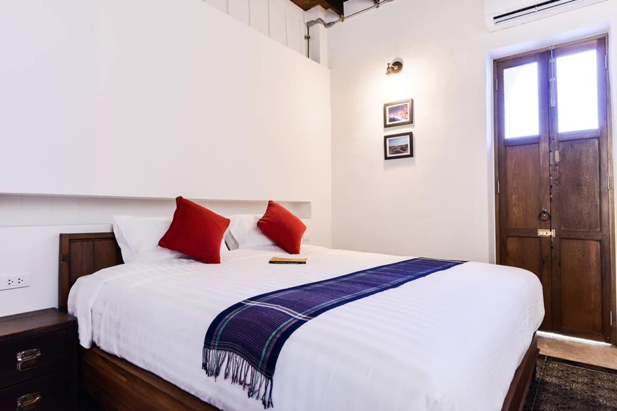 Neighbor Phuthon Bed & Breakfast Банкок Екстериор снимка