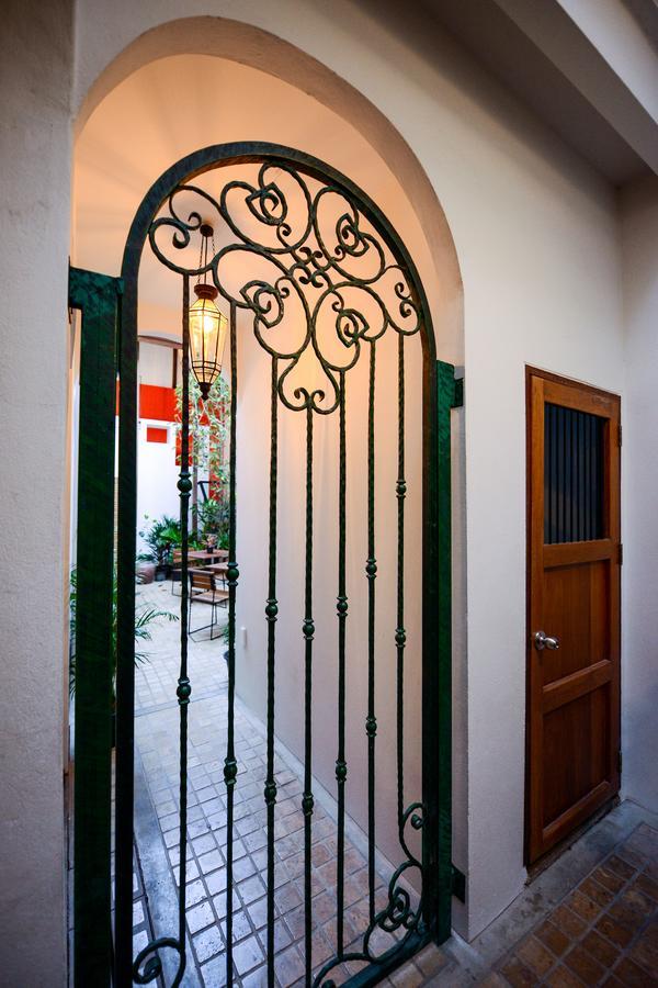 Neighbor Phuthon Bed & Breakfast Банкок Екстериор снимка